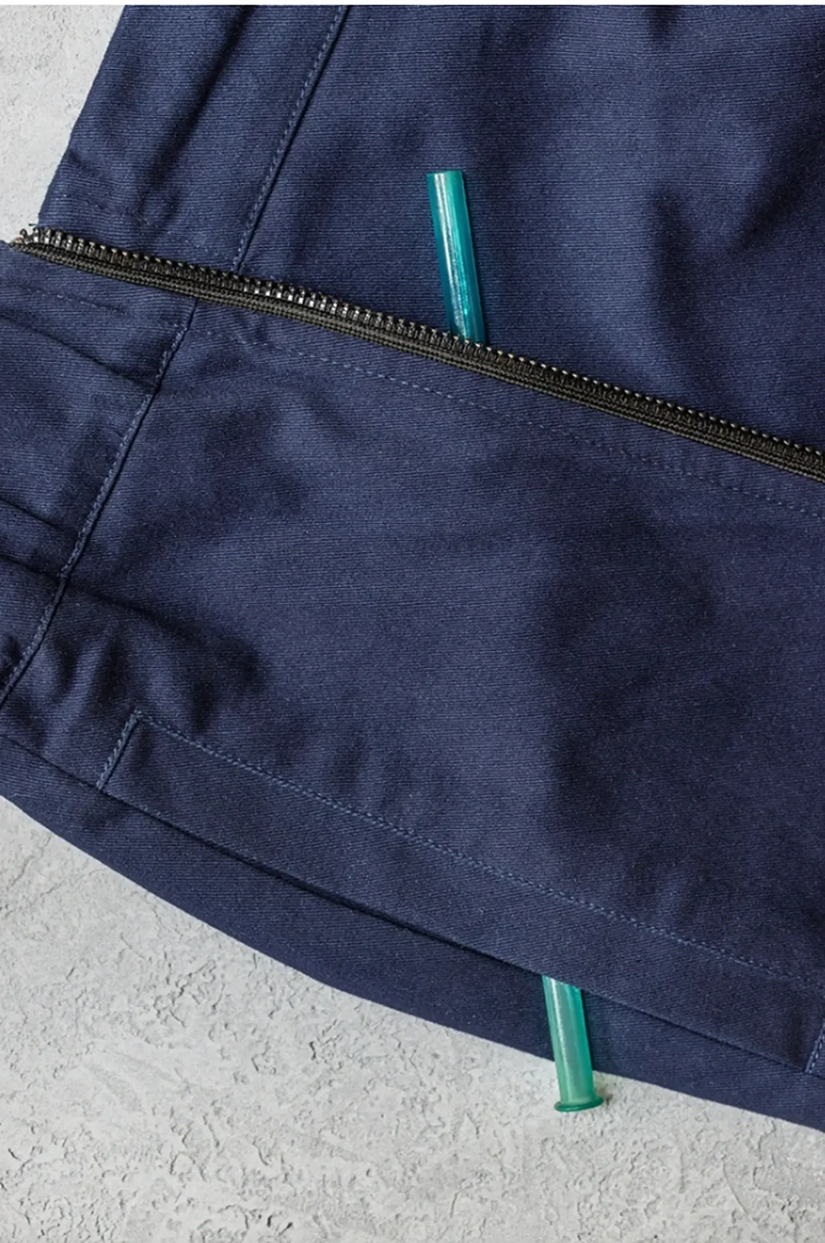 Open Side Pocked On the Navy Blue Cargo Trousers (V2)